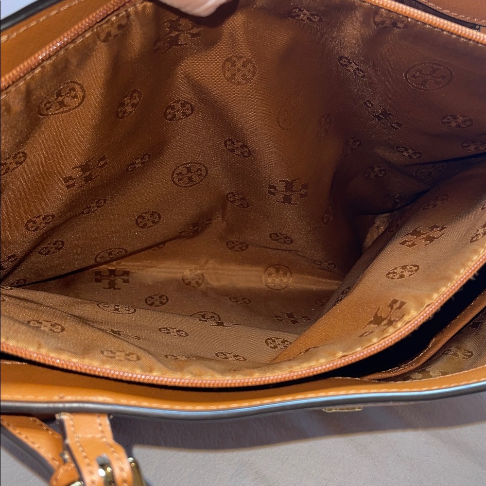 Tory Burch Medium Buckle York Tan Leather Tote - Picture 12 of 17